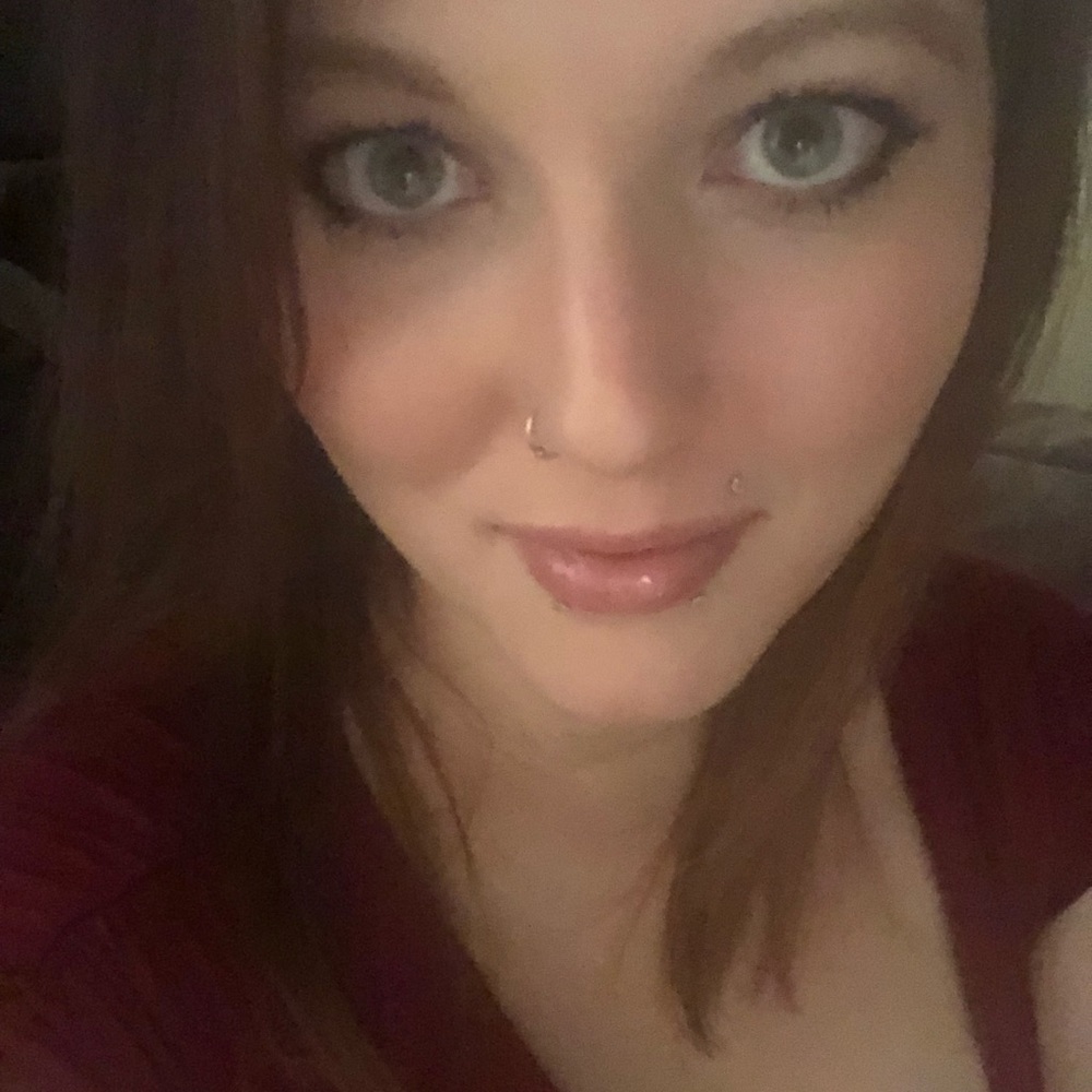 Meet your Posher, Paige. Age 26, married 5 yrs.